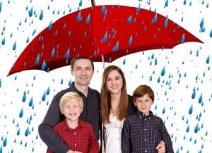 משפחה תחת מטריה